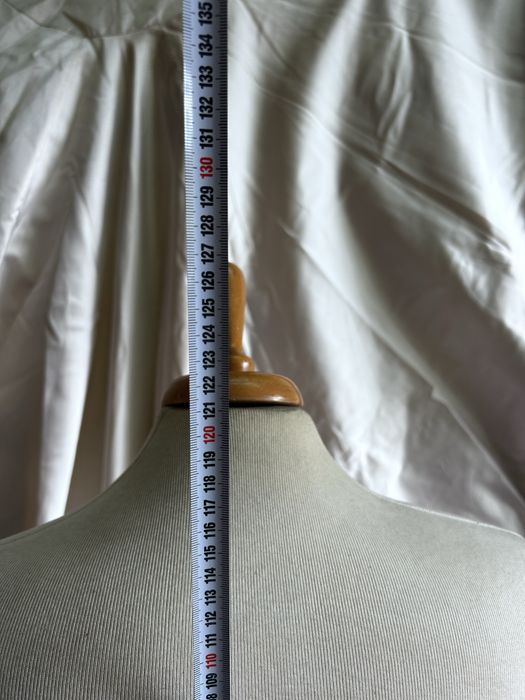 2 Busto de manequim com base em madeira – tamanhos diferentes