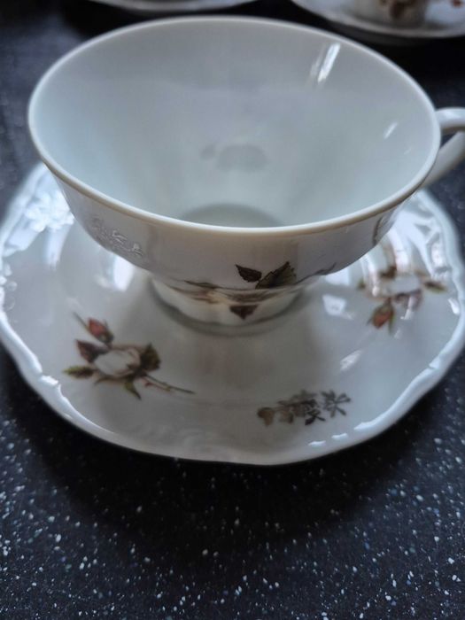 Bolesławiec Filiżanki porcelanowe ze spodeczkami