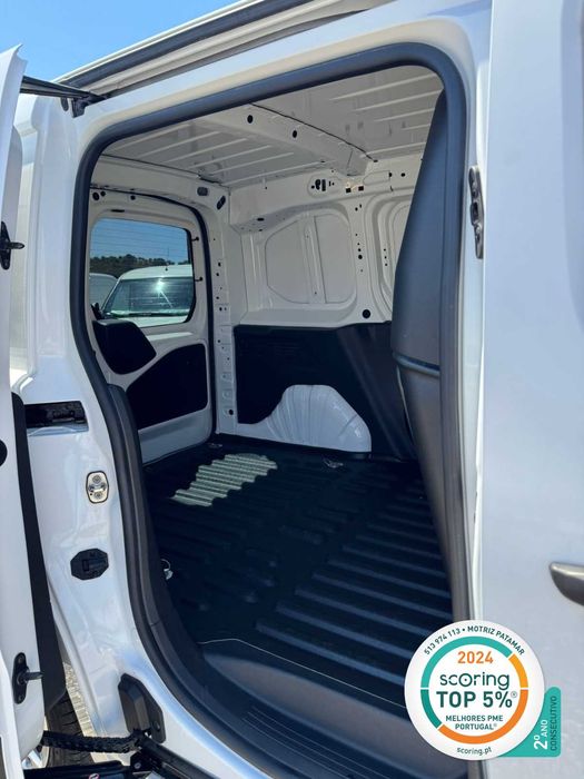 Peugeot Partner 3 lugares 2021 C/ 22 mil kms