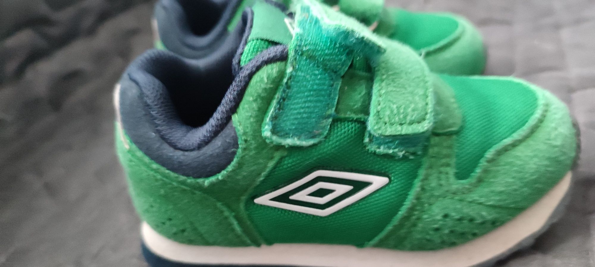 Adidasy, buty dziecięce Umbro, stan super