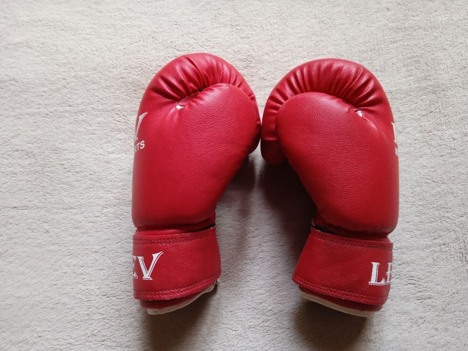 Боксёрские перчатки 6 oz+защита голени+футбольные щитки+наколенники