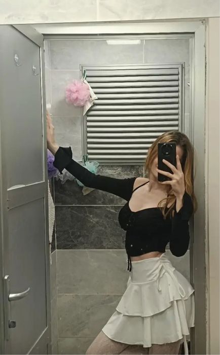 нова біла міні спідничка