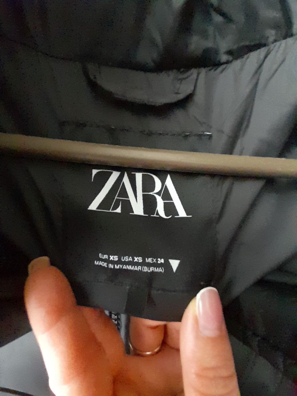 Подовжена жилетка з капюшоном Zara