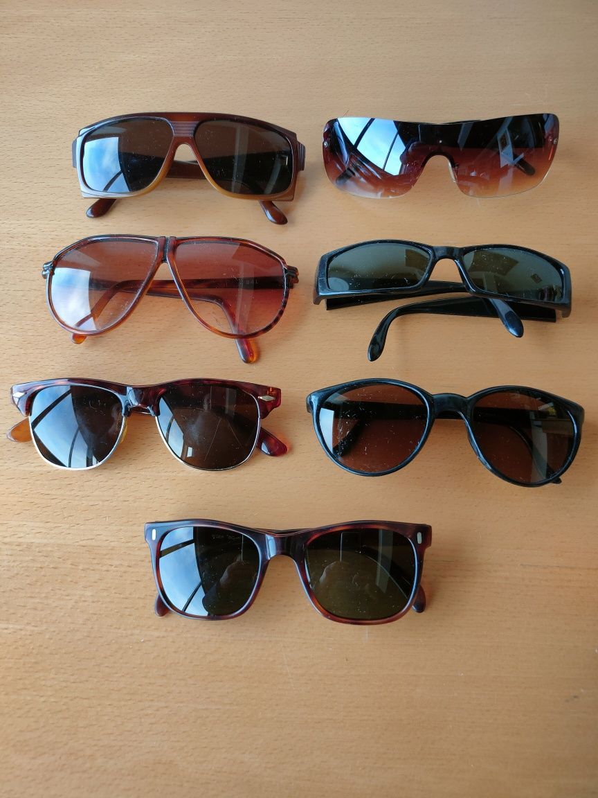 Conjunto de óculos de sol vintage.