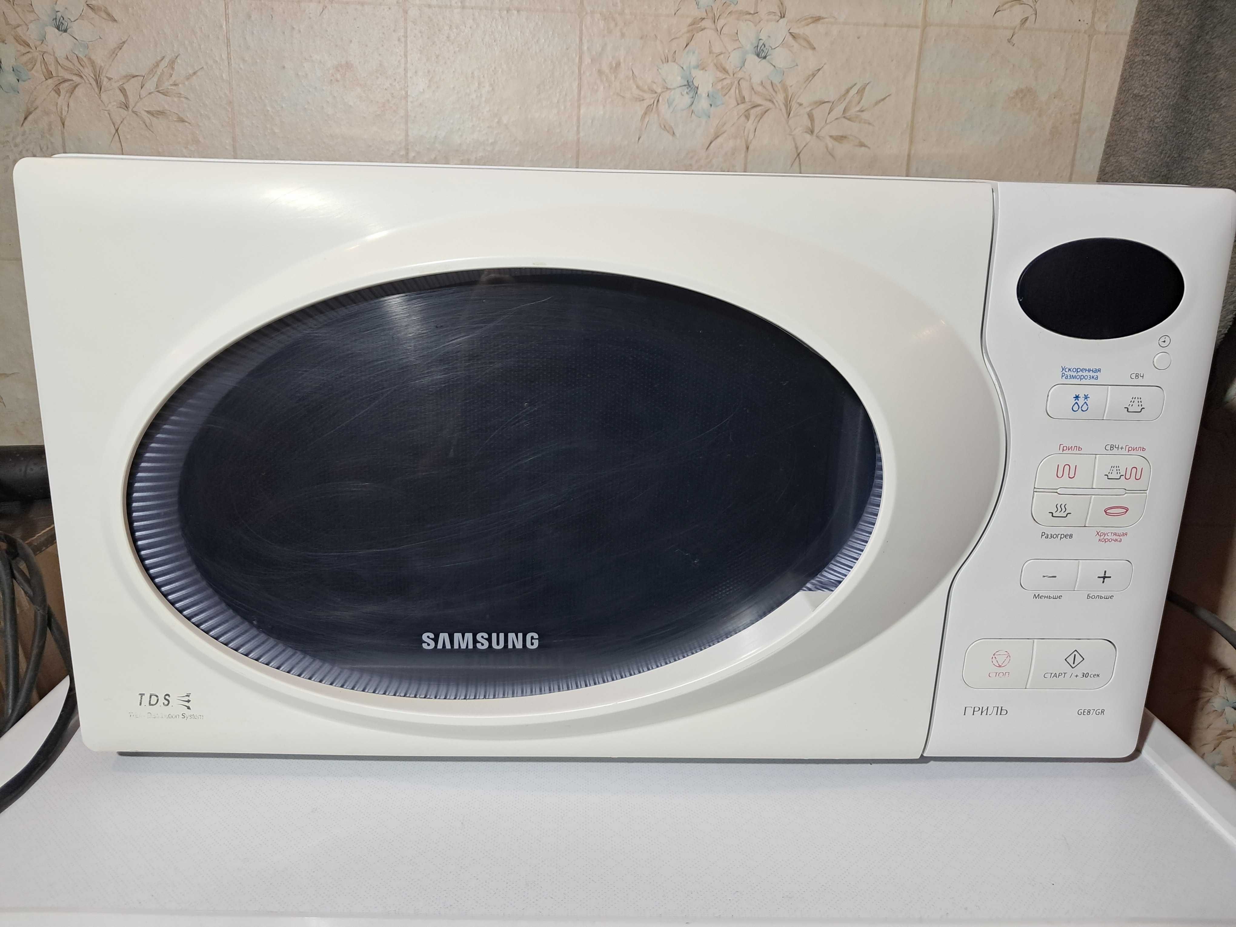 микроволновая печь SAMSUNG  с грилем