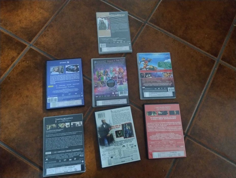 Conjunto de DVDS para venda.