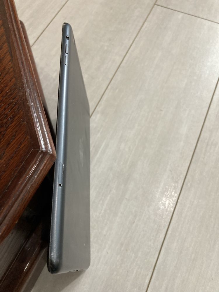 Продам ipad мини на запчасти 64 гб.