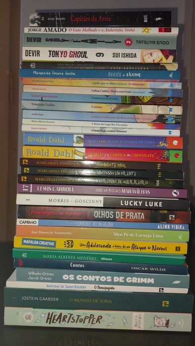 Livros juvenis com portes incluídos