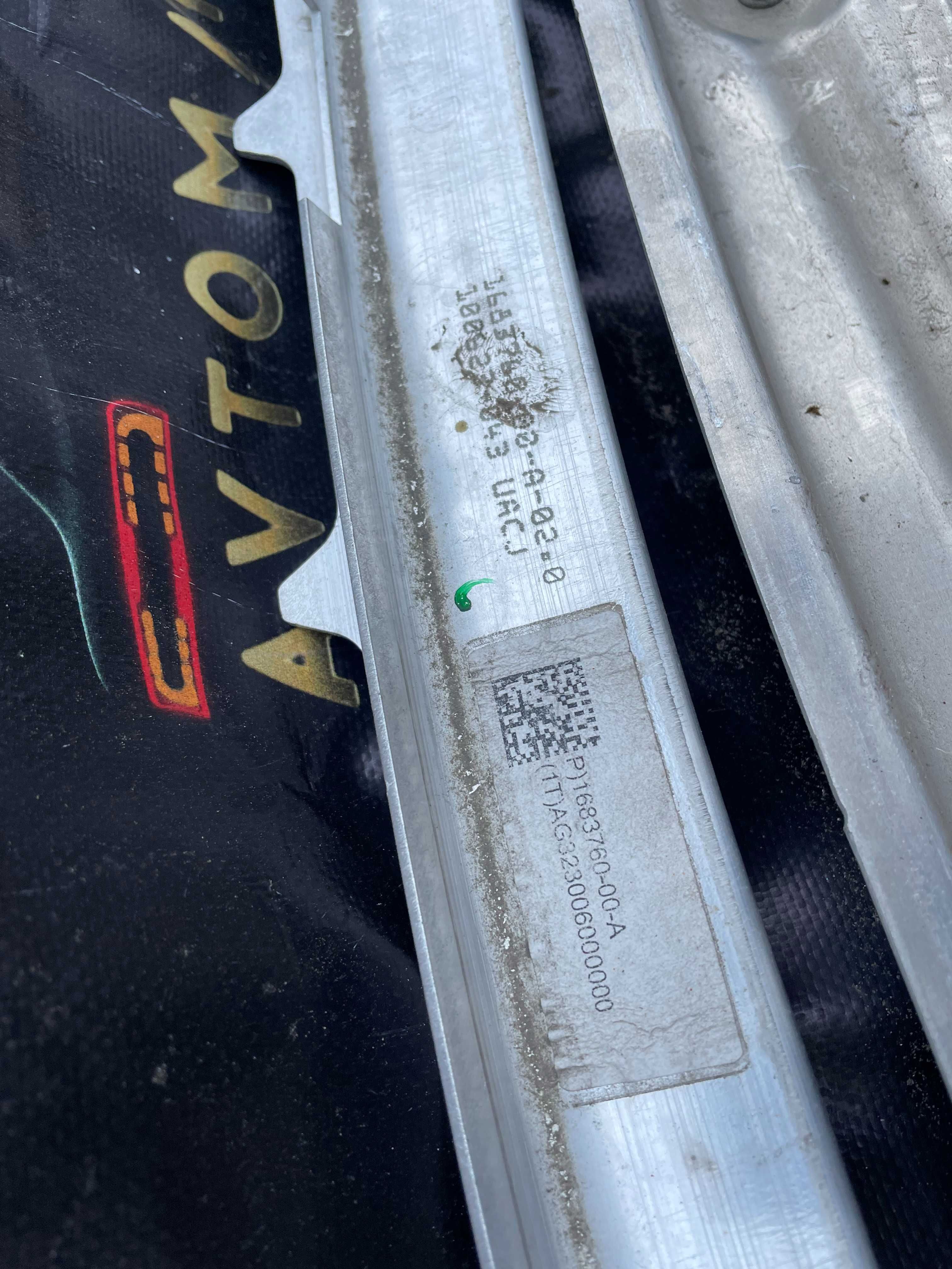 Підсилювач переднього бампера нижній Tesla S Plaid 2021р- 1683760-00-A