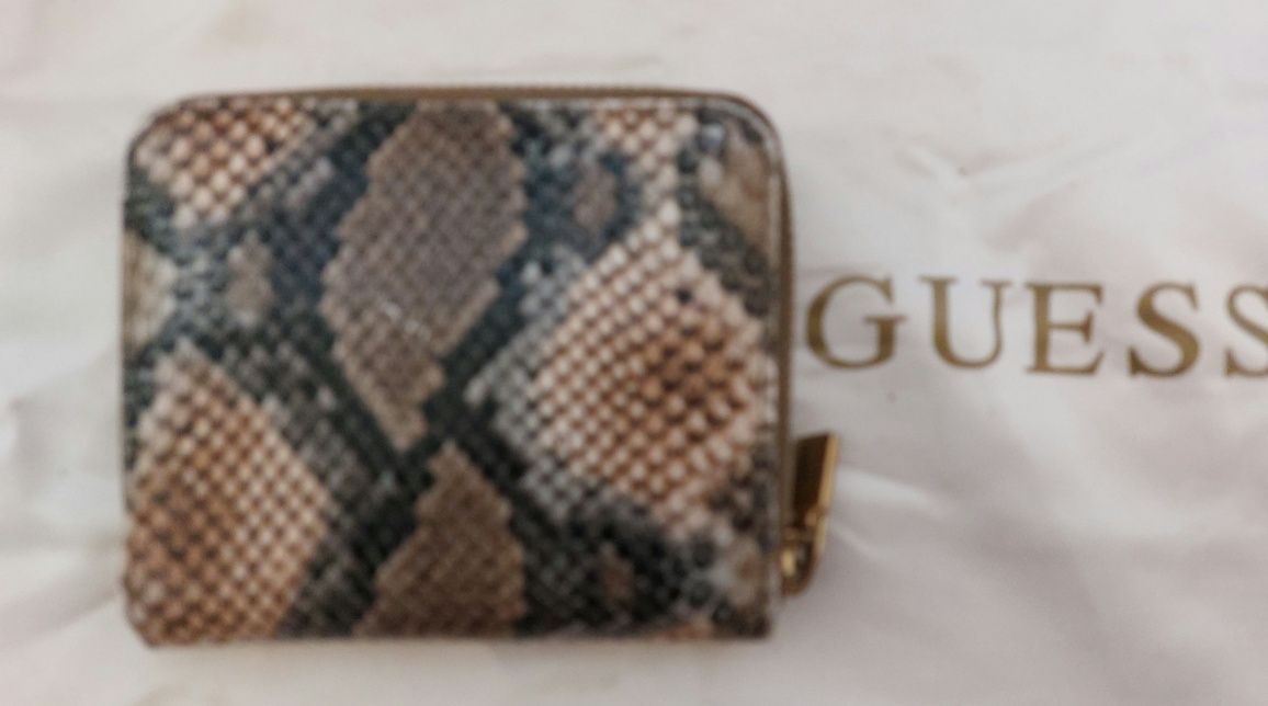 Mala da Guess genuina e com porta moedas igual
