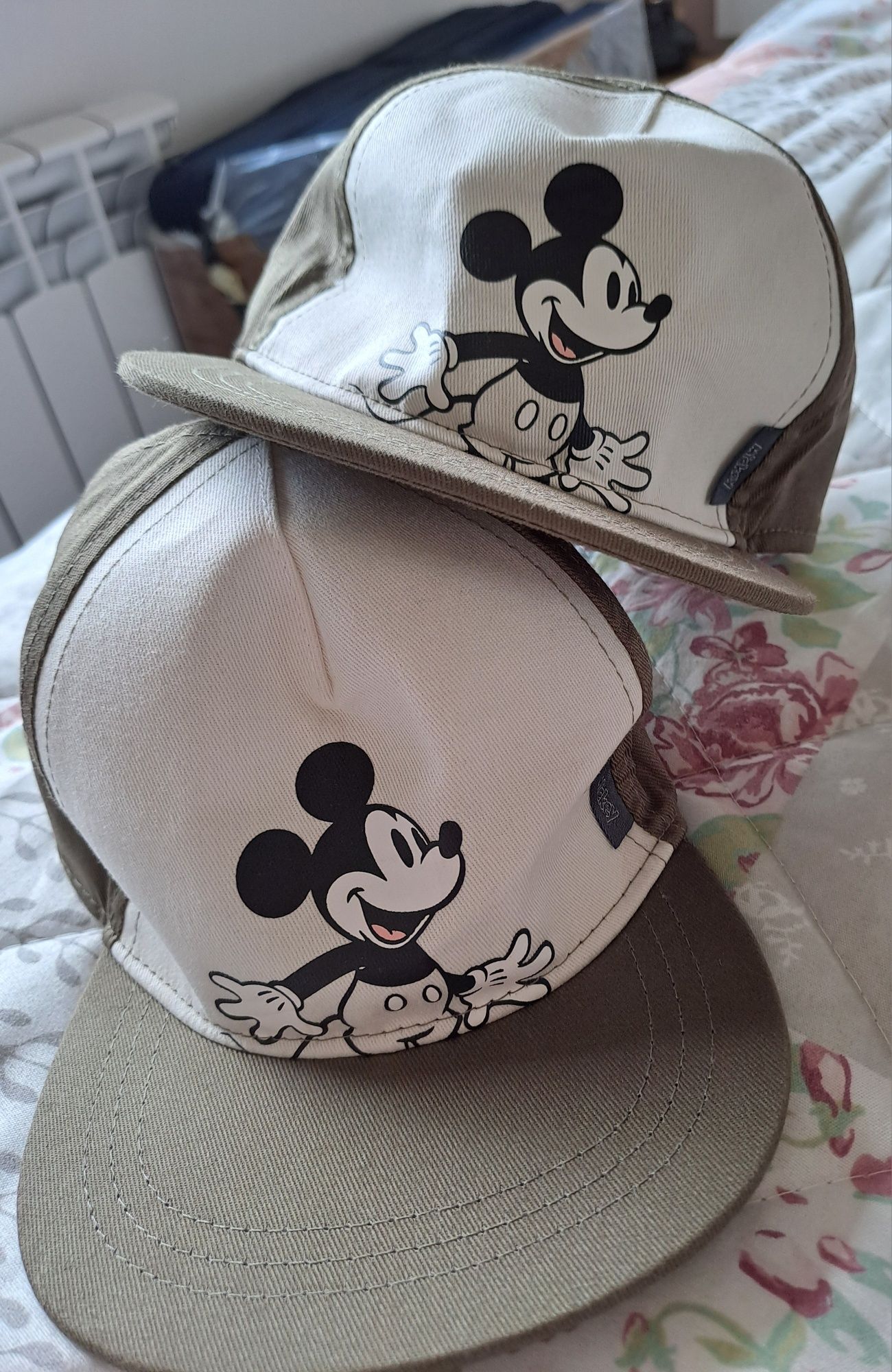 Czapka z daszkiem gumka Micky khaki h&m bliźniaki I nie tylko