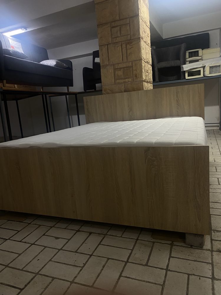 Łóżko z materacem OKAZJA (możliwy transport)