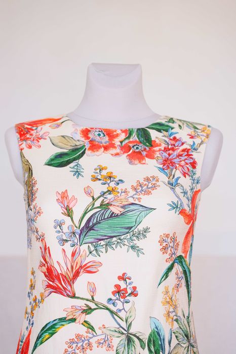 Reserved krótka sukienka wzór w kwiaty rozmiar 36 M