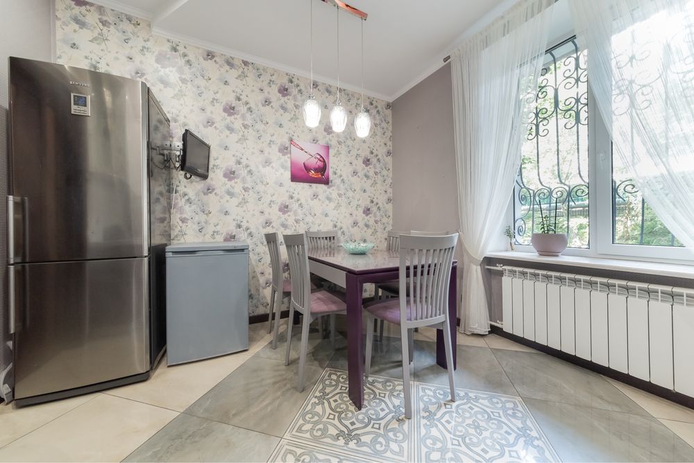 Без % Продається  шикарна квартира , 3 кімнати . Урядовий квартал .