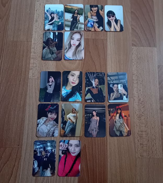 Продаю карточки и стикерсы