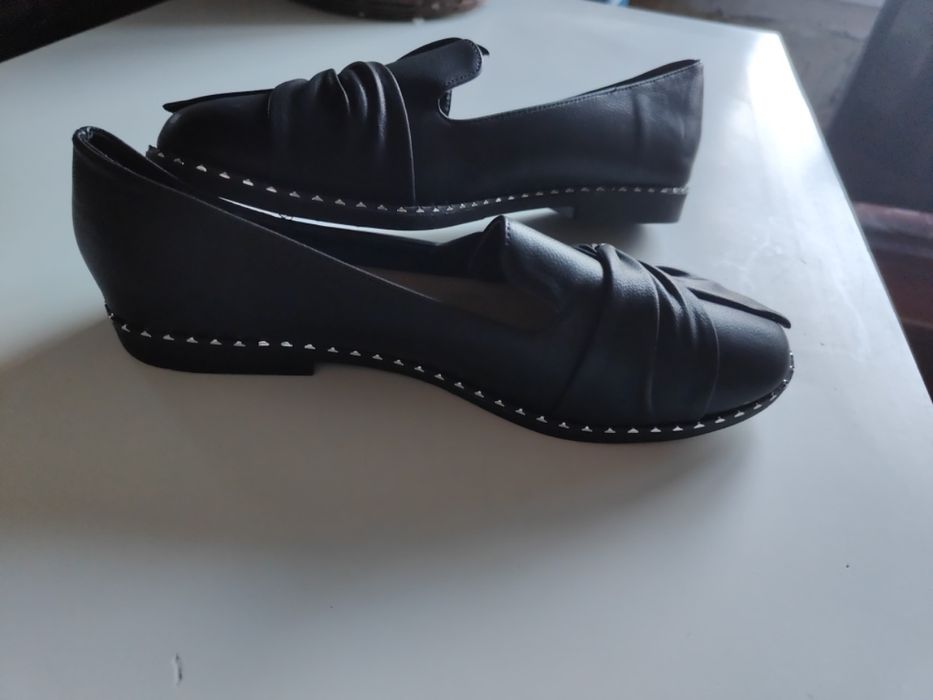 Туфлі босоніжки ботинки