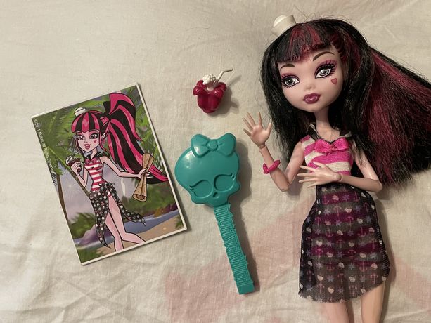 Monster High Gloom Beach Мрачный пляж Монстр хай Дракулаура