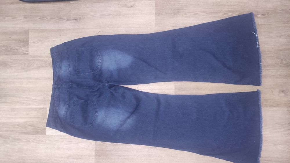 Джинси 56 розміру(укр) з необробленим краєм кльош, стан нових