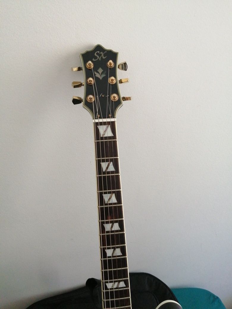 Guitarra SX, ótimo estado de conservação.