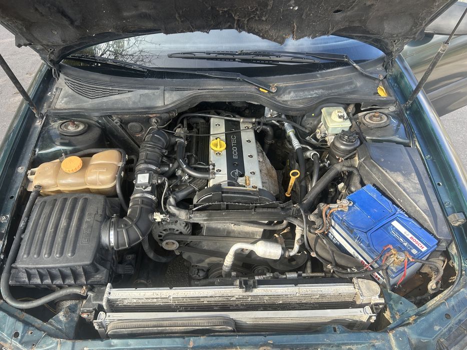 Опель Омега Б на полном ходу