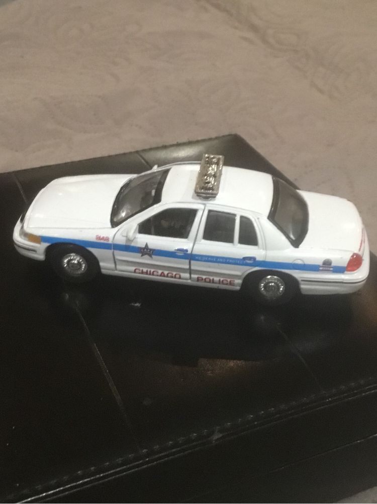 Машинка модель Realtoy Ford Crown Victoria