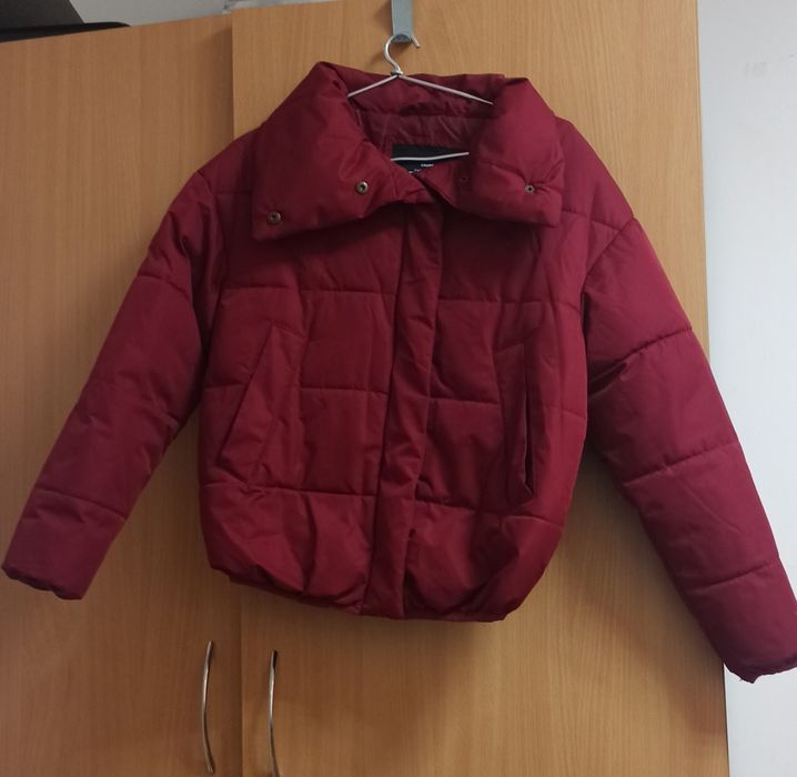 зимова жіноча пухова куртка