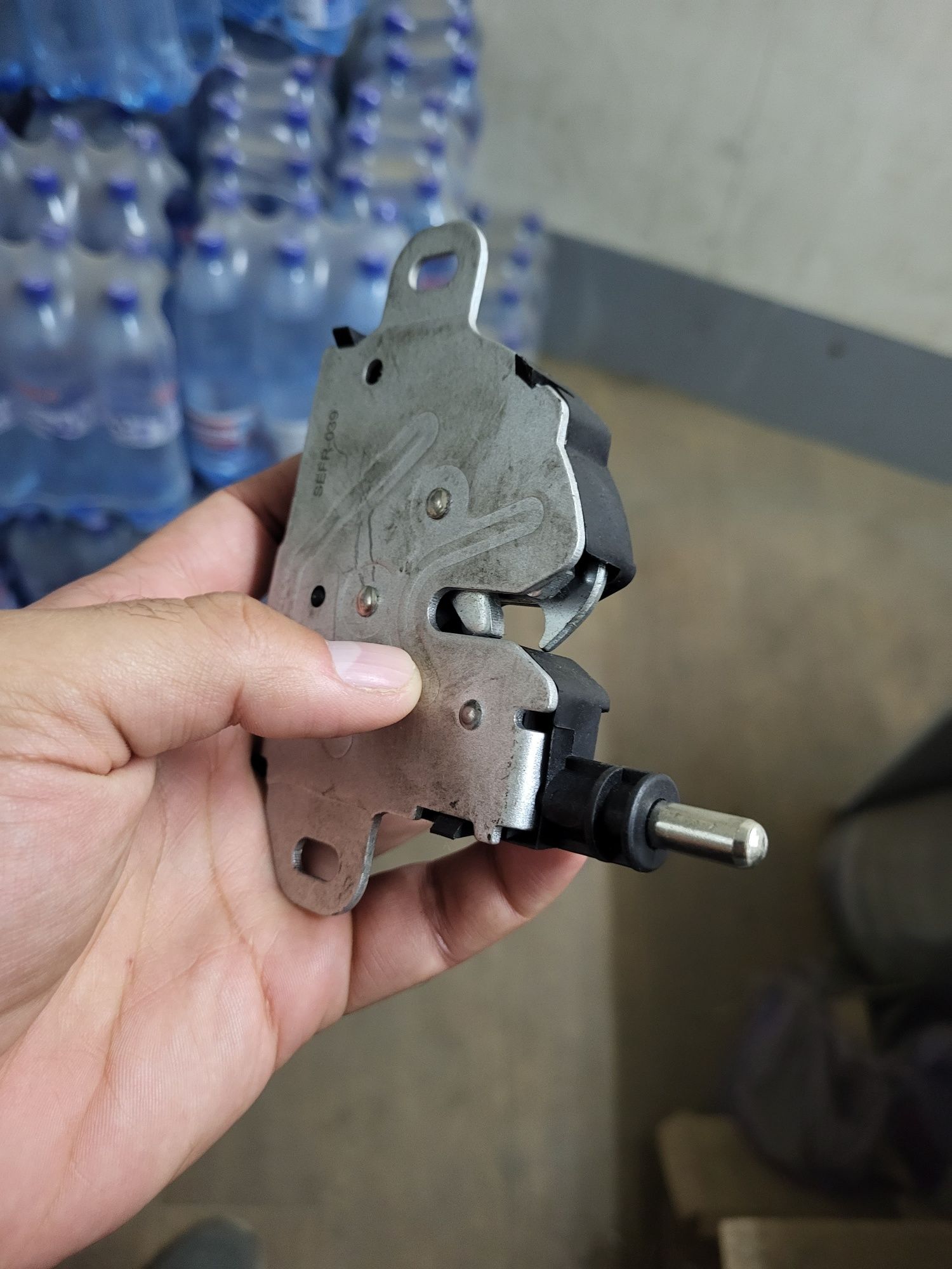 Новий замок капота Ford Transit