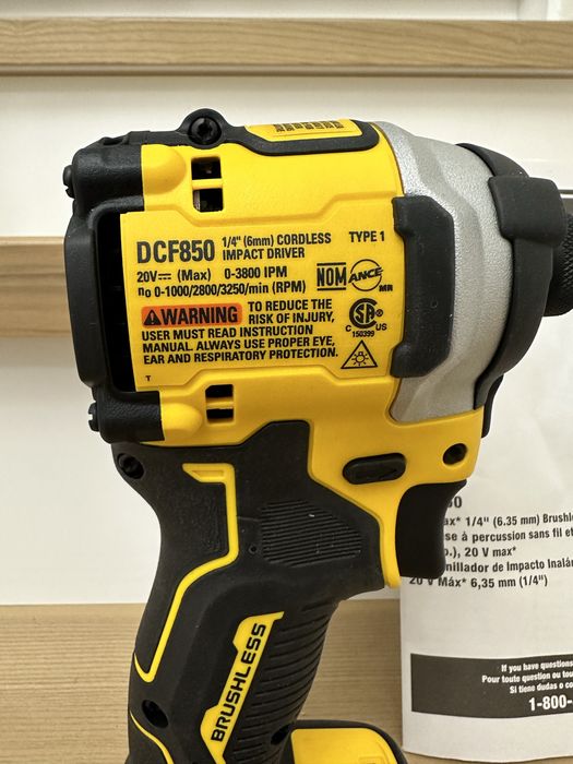 Безщітковий пкумуляторний імпакт Dewalt dcf850