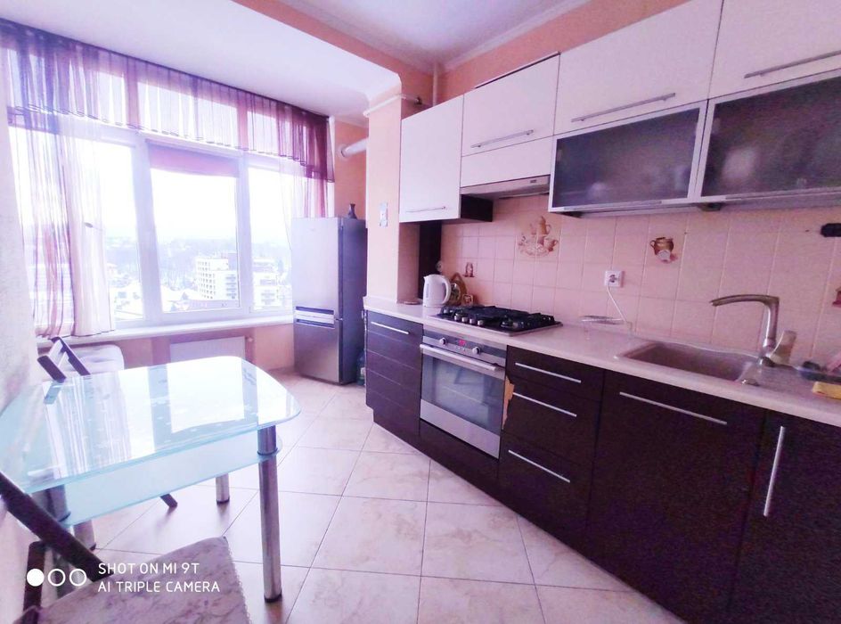 ВІЛЬНО!  Центр! Підігрів підлоги.Паркінг.