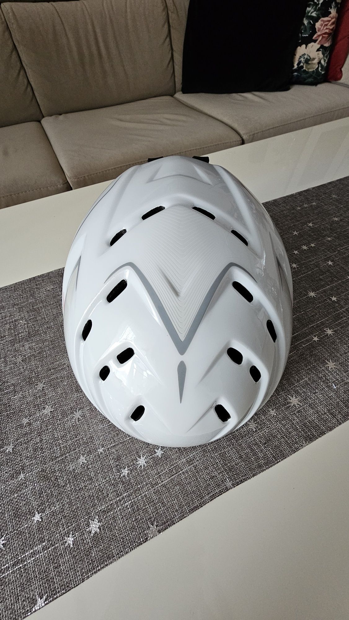 Kask narciarski 54-58 cm.