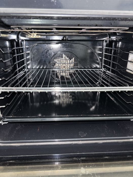 Piekarnik pod zabudowe wraz z indukcja do kompletu