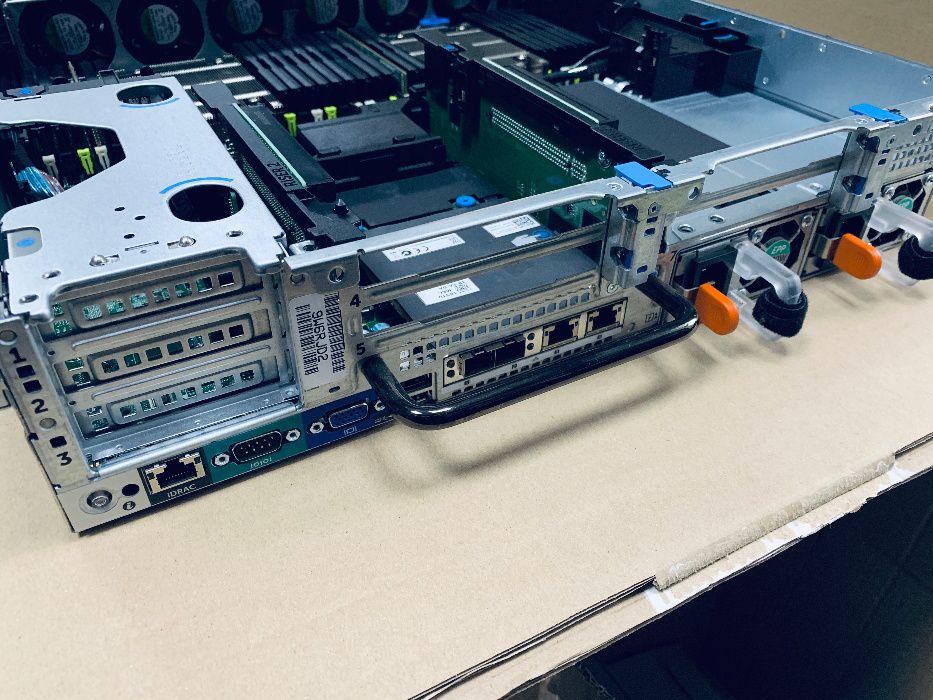 Сервер DELL Poweredge R730 2x E5-2680 V4 RAM 128Gb 2x400 SSD SAS