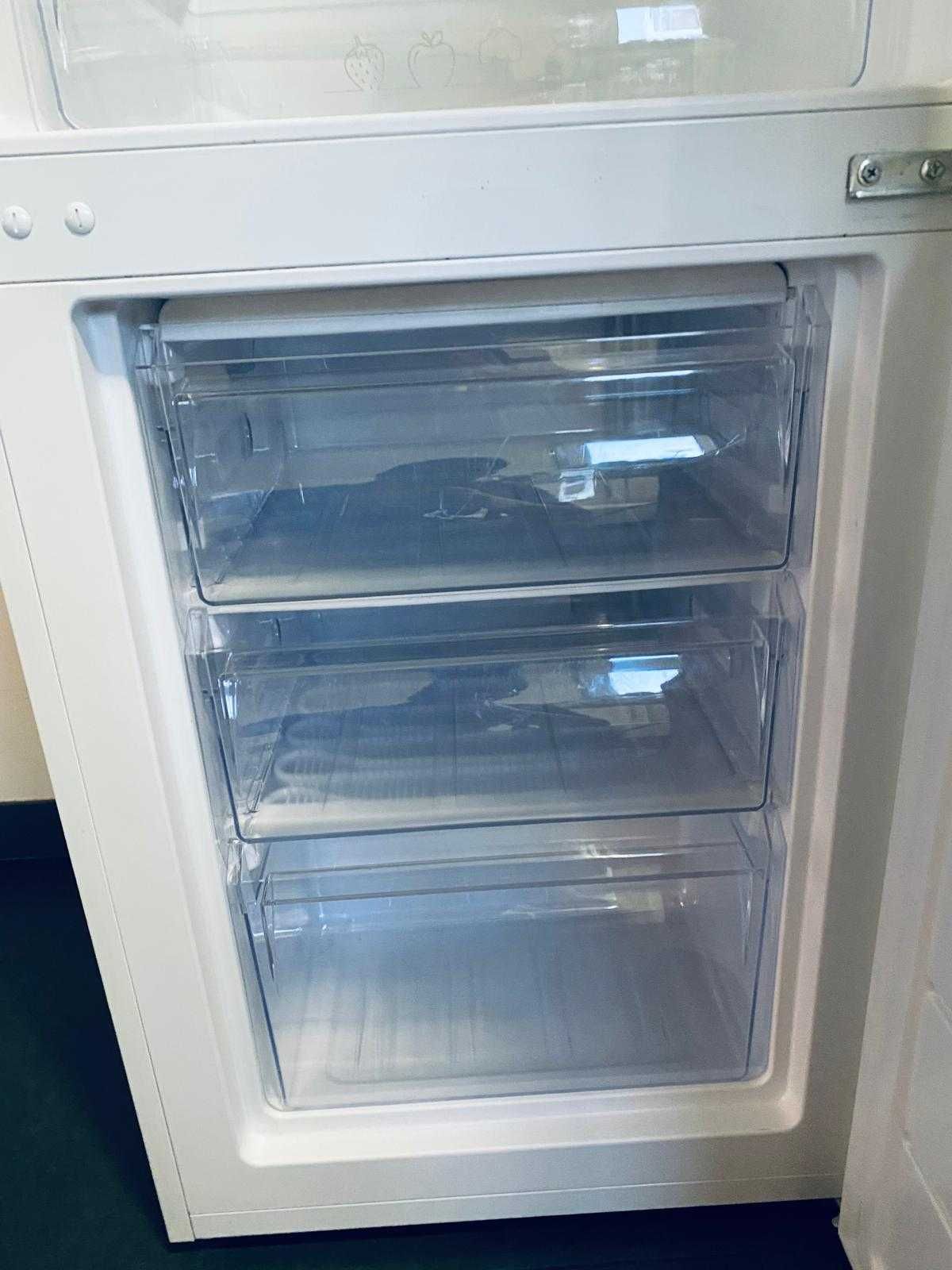 Frigorítico Combinado Kunft 262L