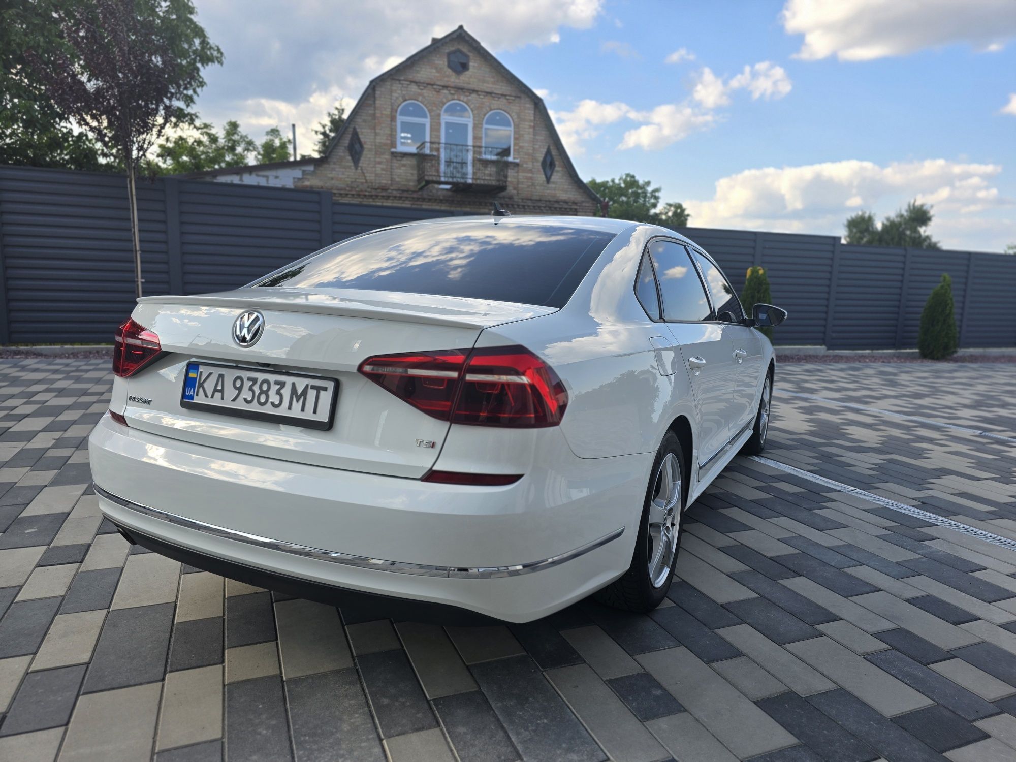 Volkswagen Passat B8 2.0 2018 рік
