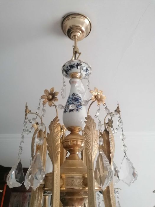 candeeiros de cristal e porcelana
