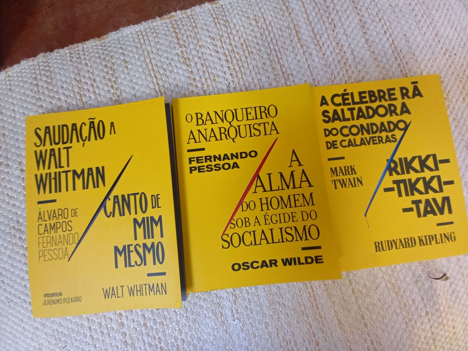 Três livros amarelos editora Guerra e Paz Pessoa Whitman Twain Kipling