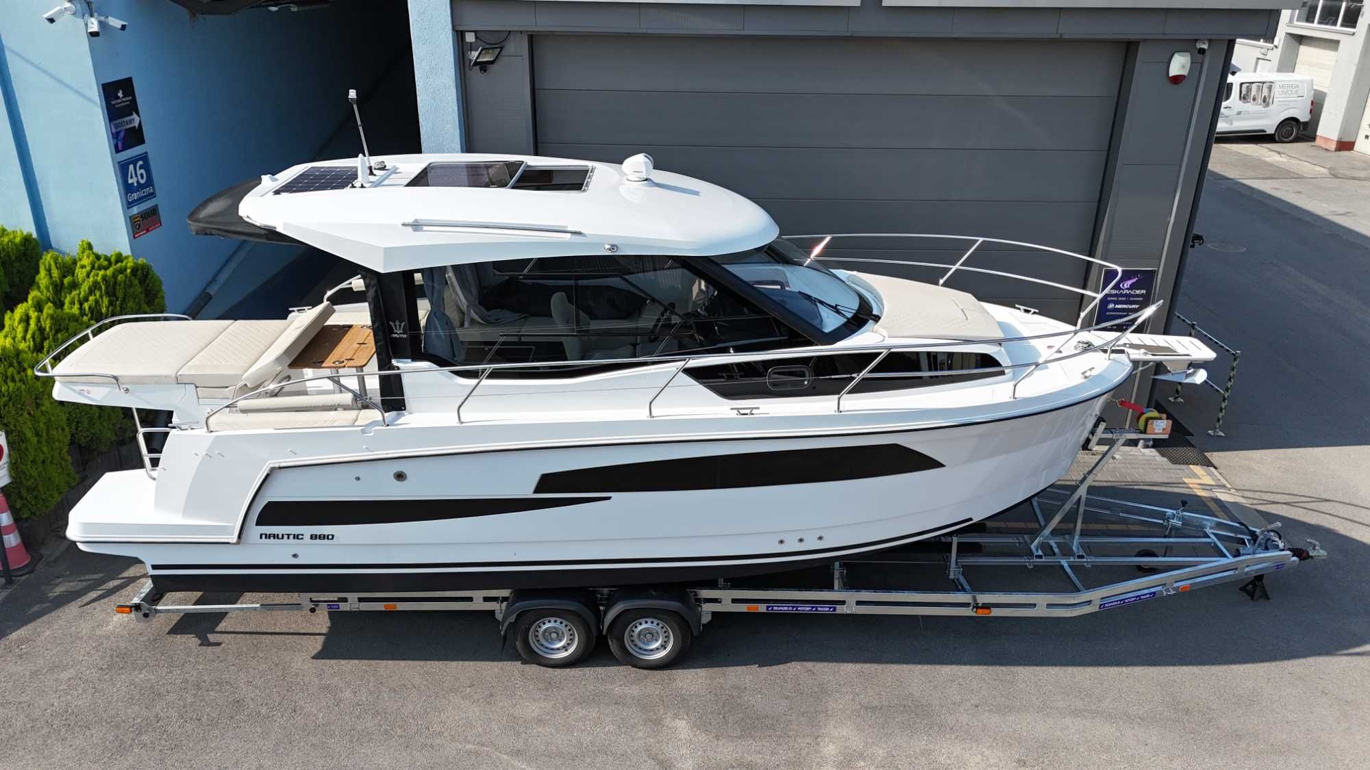 Nowa łódź motorowa NAUTIC 880 PREMIERA 2024 max 250 KM_Eskapader Płock