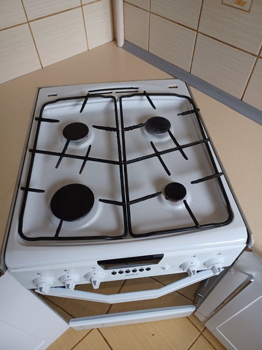 Kuchenka gazowa z piekarnikiem