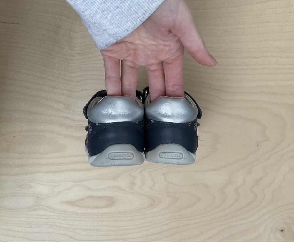 Sandałki Geox buciki niemowlęce granatowe motylki