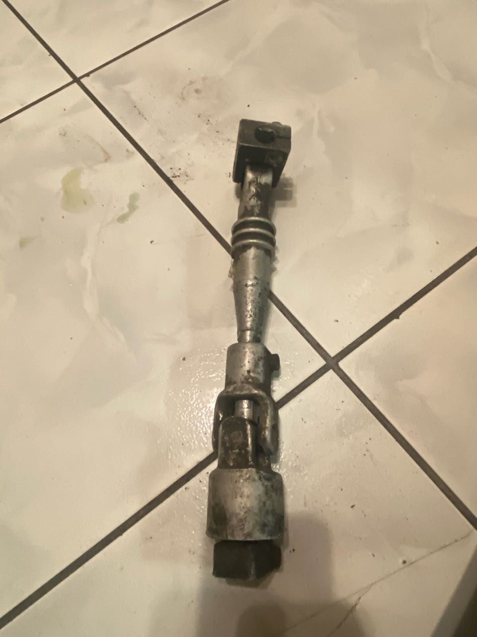 Volvo 940/740/060/760 drążek kolumny kierowniczej z krzyżakami