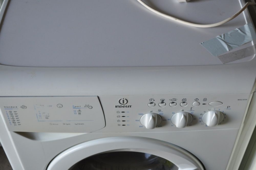 стиральная машина Indesit WISL85