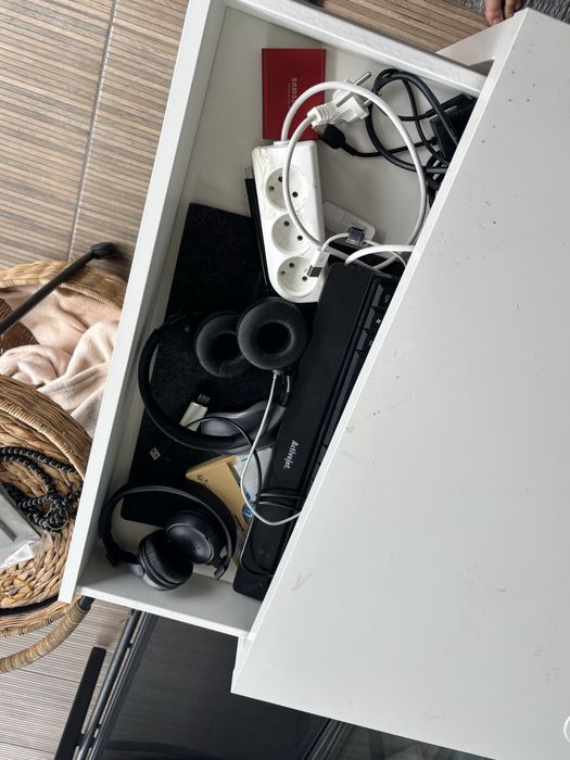 biurko ikea biale male z szuflada wysuawsna micke