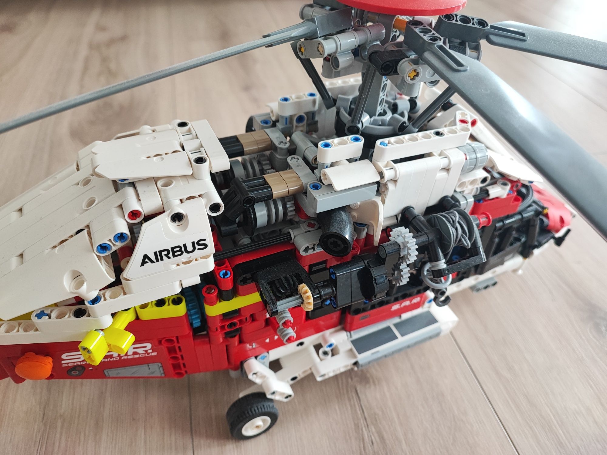 LEGO technic 42145 helikopter ratunkowy airbus H175