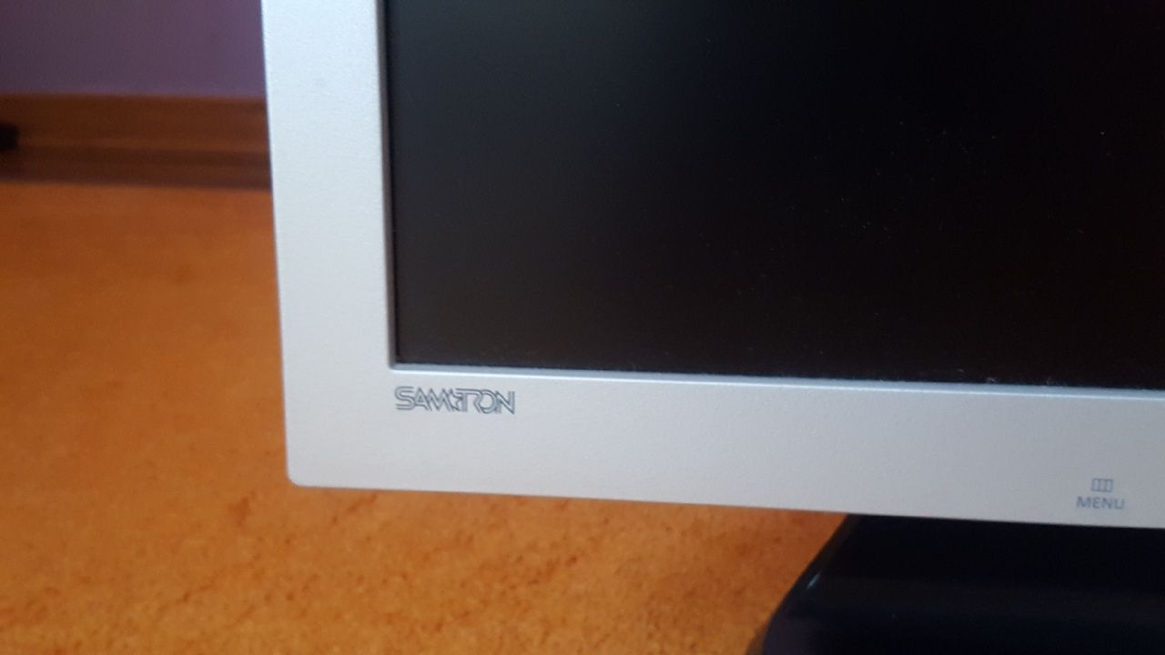 Monitor srebrny Samtron 41cmx34cm