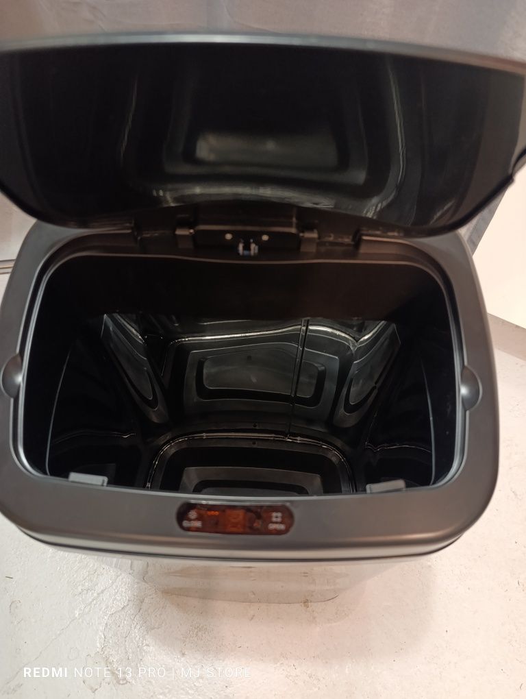 Automatyczny kosz na śmieci 30 l. Kesser