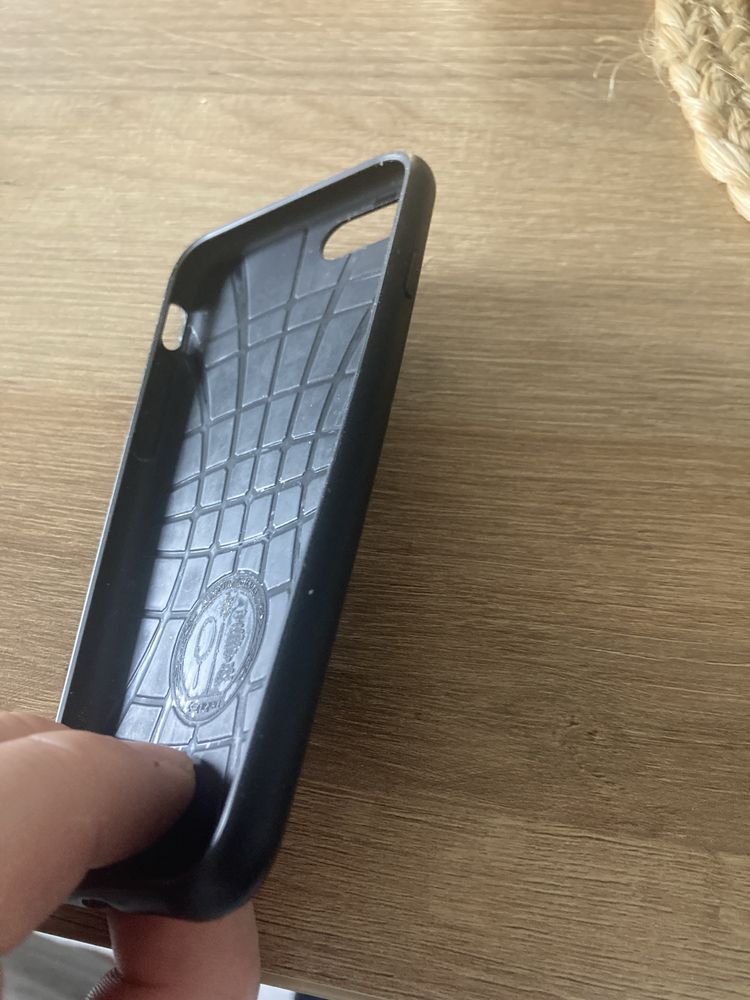 Etui do iPhone SE 2020, Spigen Liquid Armor, case