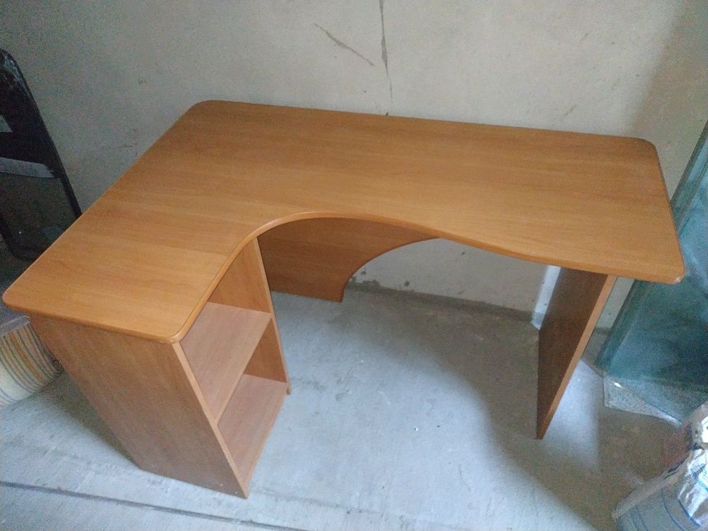 Офісний стіл 120см x 80см