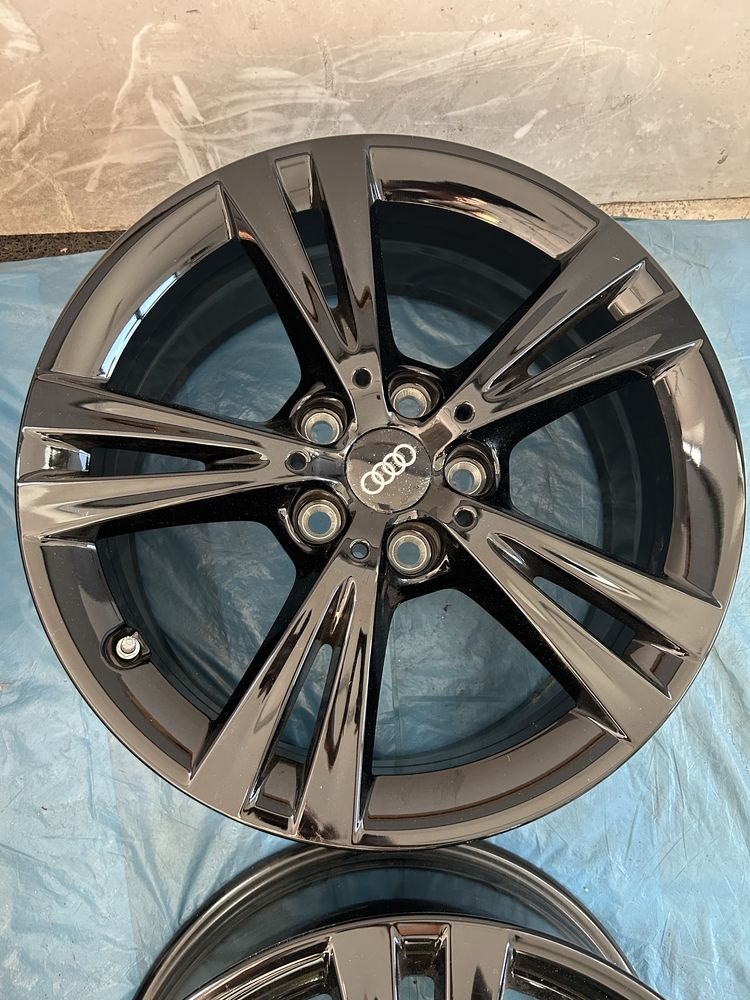 262 Felgi Aluminiowe AUDI R 17 5x112 otwór 66,6 IDEALNE czarne
