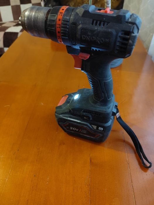 Шуруповерт Дніпро-м