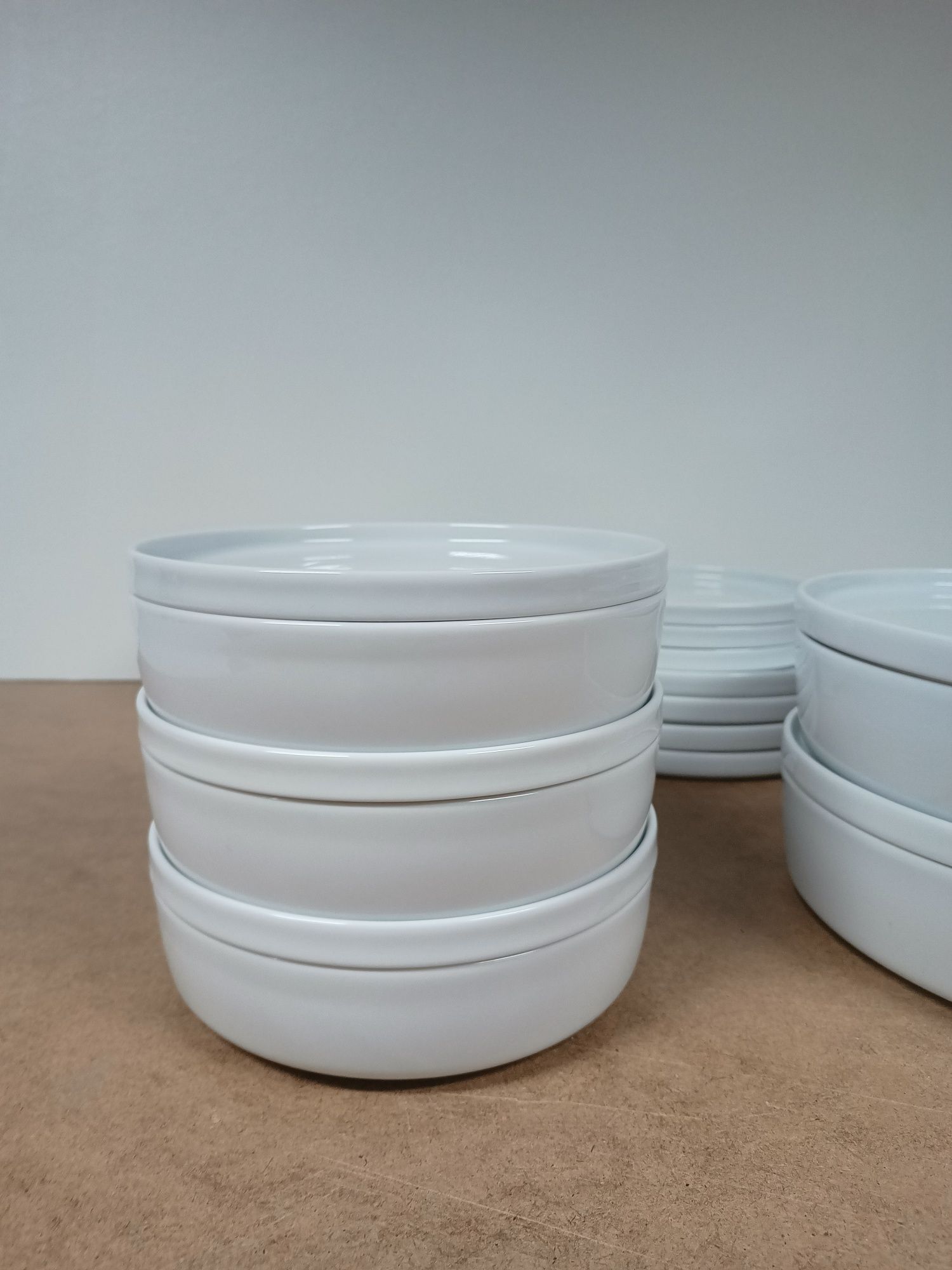 Komplet naczyń, porcelana.